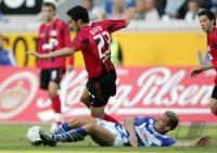 Fussball 1. Bundesliga: Duisburg - Leverkusen, Zweikampf
