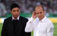 Fussball International  Testspiel:  Giovane Elber mit Mehmet Scholl (v. li.)