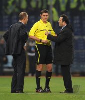 FUSSBALL INTERNATIONAL  EM 2012-Qualifikation:  Spielabbruch durch Serbische HOOLIGANS