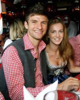 FUSSBALL 1. BUNDESLIGA: Bayern besucht das Oktoberfest