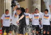 FUSSBALL EURO 2008: Deutsche Nationalmannschaft am Brandenburger Tor Berlin