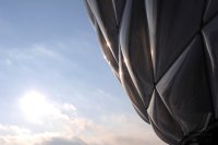 Fussball 1. Bundesliga : Waermelampen in der Allianz Arena zur Bestrahlung des Rasens