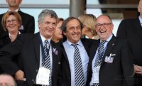 Fussball U21-EURO 2011 FINALE:  (v. li.) Spanischer Fussball Verbandspraesident und FIFA Vize Praesident Angel Maria Villar Llona, UEFA Praesident Michel Platini, Praesident des Schweizer Fussballverband Peter Gillieron