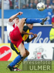 Fussball 1. Bundesliga: Hamburger SV - Dortmund, Zweikampf