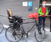 Oberbuergermeister Palmer nimmt die Radgarage am Tuebinger Hauptbahnhof in Betrieb