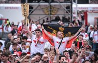 Fussball DFB Pokal Finale 24/25: Arminia Bielefeld - VfB Stuttgart, Public Viewing auf dem Schlossplatz