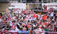 Fussball DFB Pokal Finale 24/25: Arminia Bielefeld - VfB Stuttgart, Public Viewing auf dem Schlossplatz