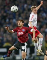 Fussball 1. Bundesliga: Koeln - Hamburg, Zweikampf