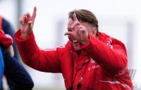 Fussball 1. Bundesliga : Trainer Louis van Gaal will die Mannschaft fotografieren  FCB)