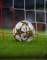 Fussball CHL&Acirc;&nbsp; Saison 12/13:  Adidas CHL Ball im Netz