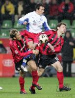 Fussball 1. Bundesliga: Leverkusen - Hamburg, Zweikampf