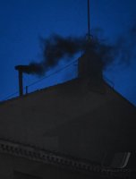 Papstwahl / Konklave: Erste Wahlgang war erfolglos, Schwarzer Rauch