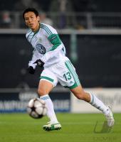 FUSSBALL CHAMPIONS LEAGUE: Wolfsburg, HASEBE Einzelaktion