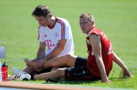 Fussball 1. Bundesliga Saison   2011/2012 :  Bastian Schweinsteiger (FC Bayern Muenchen) muss das Training beenden