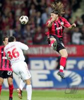 Fussball 1. Bundesliga: Leverkusen - Koeln, Zweikampf