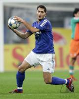 Fussball 1. Bundesliga: Schalke, ALTINTOP Einzelaktion am Ball