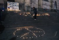 Tuebingen; Stille Mahnwache fuer Frieden auf dem Tuebinger Holzmarkt