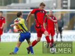 Fussball - DFB-Pokal: Braunschweig - Reutlingen, Zweikampf