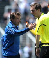 U19 Fussball Bundesliga :  Schiri Stefan Glasmacher zeigt ein Feuerzeug welches von den 1860 Fans auf das Spielfeld geworfen wurde