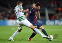FUSSBALL INTERNATIONAL CHL 12/13:  Kelvin Wilson (li, Celtic) gegen Lionel Messi (Barca)
