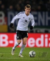 FUSSBALL INTERNATIONAL: Deutschland, KROOS am Ball