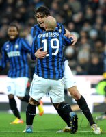 FUSSBALL SERIE A:  Andrea Ranocchia (li.) Esteban Cambiasso (Inter Mailand)