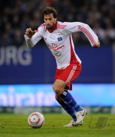 Fussball: 1. Bundesliga Saison 2010/2011: Hamburg, VAN NISTELROOY am Ball