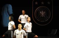 Fussball Nationalmannschaft : ADIDAS WM 2010 Trikot Vorstellung