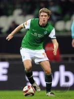 FUSSBALL, EUROPA LEAGUE GRUPPENPHASE: Bremen, NIEMEYER Einzelaktion am Ball