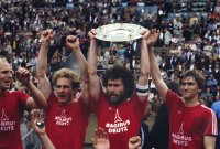 Fussball  FC Bayern-Braunschweig:  Hoeness, Rummenigge, Breitner, Augenthaler, Junghans