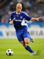 Fussball 1. Bundesliga, FC Schalke 04: ERNST Einzelaktion am Ball