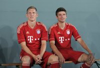 Fussball 1. Bundesliga 2010/2011:  Bastian Schweinsteiger, Thomas Mueller (v. li., FC Bayern Muenchen)