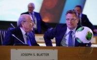 FUSSBALL 63. FIFA  Kongress auf Mauritius 2013: FIFA Praesident Blatter (Schweiz) und FIFA Generalsekretaer VALCKE (Frankreich)