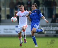 Fussball 1. Bundesliga, Saison 2012/2013:  Oliver Markoutz (li, FC Bayern Muenchen) gegen Markus Schwabl (Unterhaching)