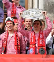 Fussball 1. Bundesliga :  JUBEL  Arjen Robben, Philipp Lahm (FC Bayern Muenchen)