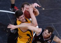 Basketball 1. Bundesliga  13/14: Walter Tigers Tuebingen - Artland Dragons