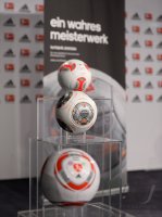 Fussball 1. Bundesliga  Saison  2013/2014:  Praesentation Adidas Ball Torfabrik 4