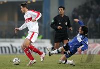 Fussball 1. Bundesliga: Arminia Bielefeld - VfB Stuttgart, Zweikampf