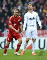FUSSBALL INTERNATIONAL  CHL HALBFFINALE 11/12:  Philipp Lahm (li, FC Bayern Muenchen) mit Cristiano Ronaldo (Real Madrid)