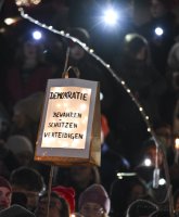 Lichtermeer fuer die Demokratie auf dem Tuebinger Marktplatz