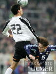 Fussball Laenderspiel Deutschland - Argentinien, Zweikampf