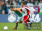 Fussball 1. Bundesliga: Bremen - Koeln, Zweikampf