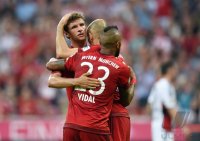 Fussball 1. Bundesliga Saison 15/16: FC Bayern Muenchen - Bayer 04 Leverkusen