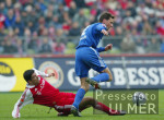 Fussball 1. Bundesliga: Muenchen-Schalke, Zweikampf