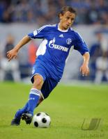 Fussball 1. Bundesliga, FC Schalke 04: RAFINHA Einzelaktion am Ball