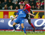 Fussball Bundesliga: Leverkusen - Kaiserslautern, Zweikampf