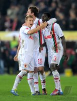 Fussball 1. Bundesliga, Saison 2011/2012: Schlussjubel mit Matthias Ostrzolek, Sebastian Langkamp, Gibril Sankoh (v. li., FC Augsburg)