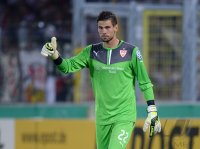 Fussball DFB Pokal 2. Runde 13/14: Torwart Thorsten Kirschbaum (VfB Stuttgart)
