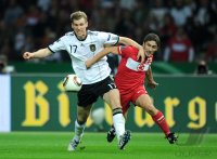 Fussball International EM 2012-Qualifikation:  Per MERTESACKER (li, Deutschland) gegen Sabri Sarioglu (re, Tuerkei)