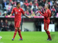 Fussball 1. Bundesliga, Saison 2011/2012: Luiz Gustavo (li,) mit Franck Ribery (FC Bayern Muenchen)